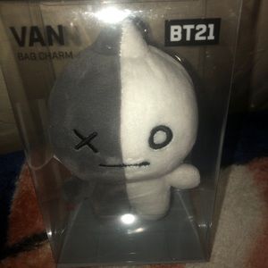 BT21 VAN BAG CHARM